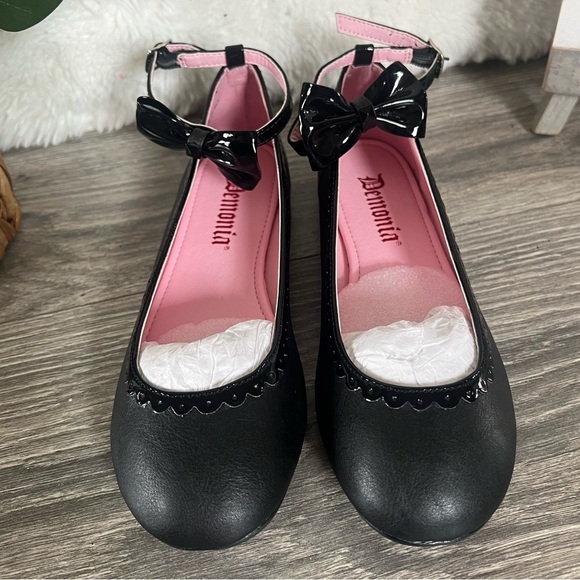 Demonia star-27 ankle strap flat with studded bow and scalloped detail. Size 5 - Picture 6 of 11